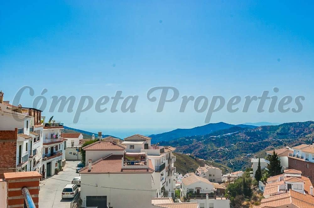 3 bedroom Townhouse for sale in Competa with garage - € 192,000 (Ref: 10076317)