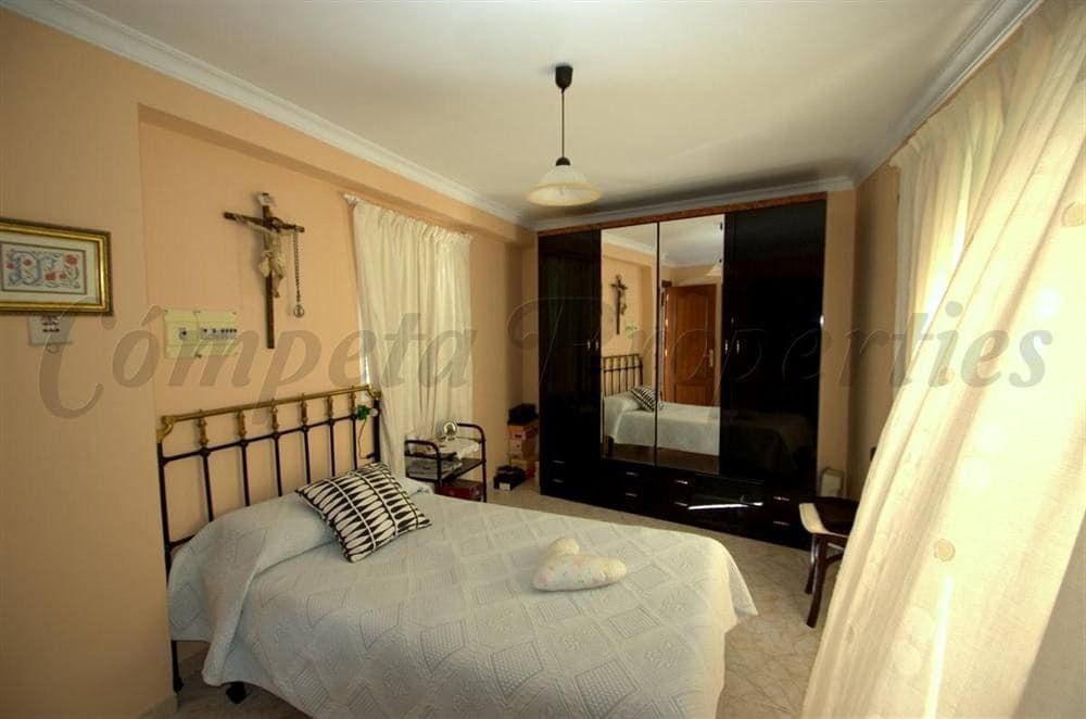 8 Zimmer Haus zu verkaufen in Competa mit Garage - 390.000 € (Ref: 10076321)