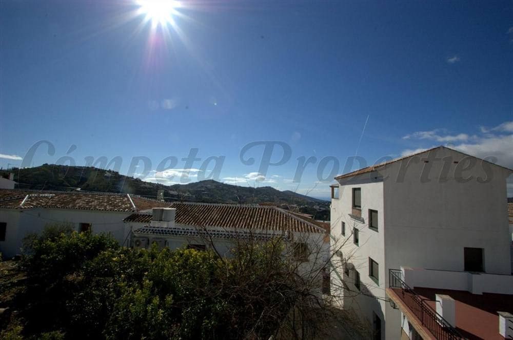 8 Zimmer Haus zu verkaufen in Competa mit Garage - 390.000 € (Ref: 10076321)