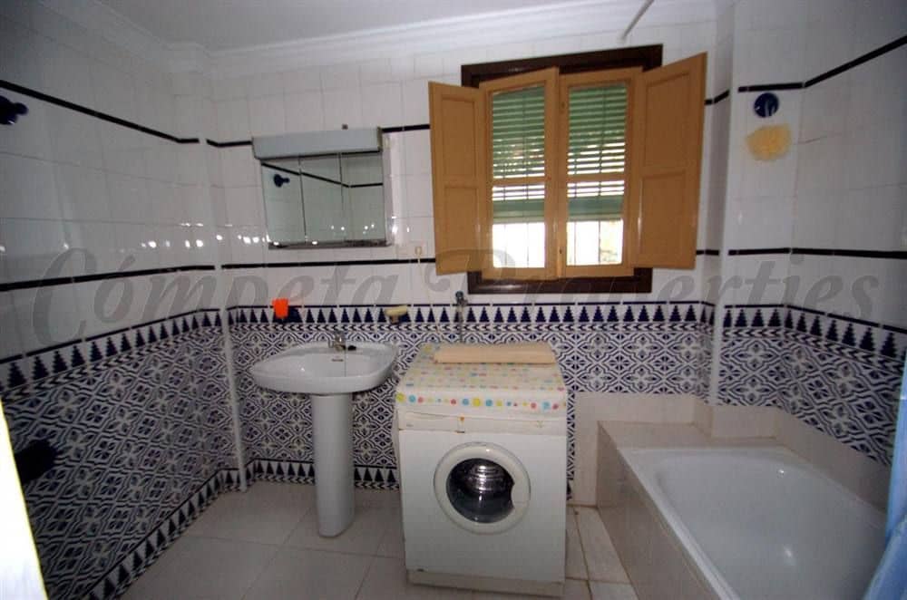 8 Zimmer Haus zu verkaufen in Competa mit Garage - 390.000 € (Ref: 10076321)