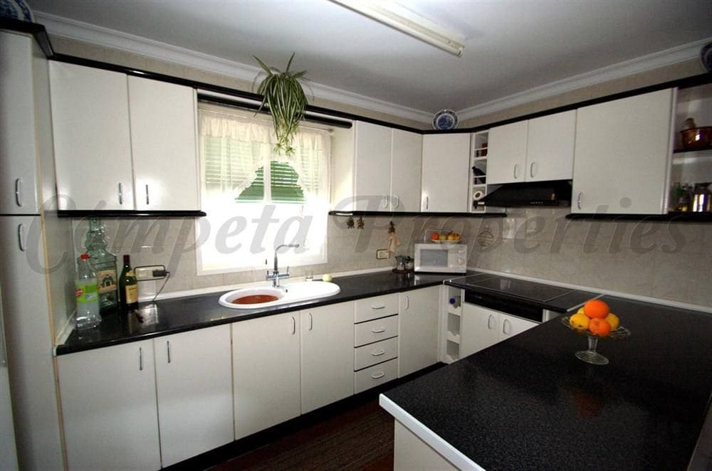 8 Zimmer Haus zu verkaufen in Competa mit Garage - 390.000 € (Ref: 10076321)