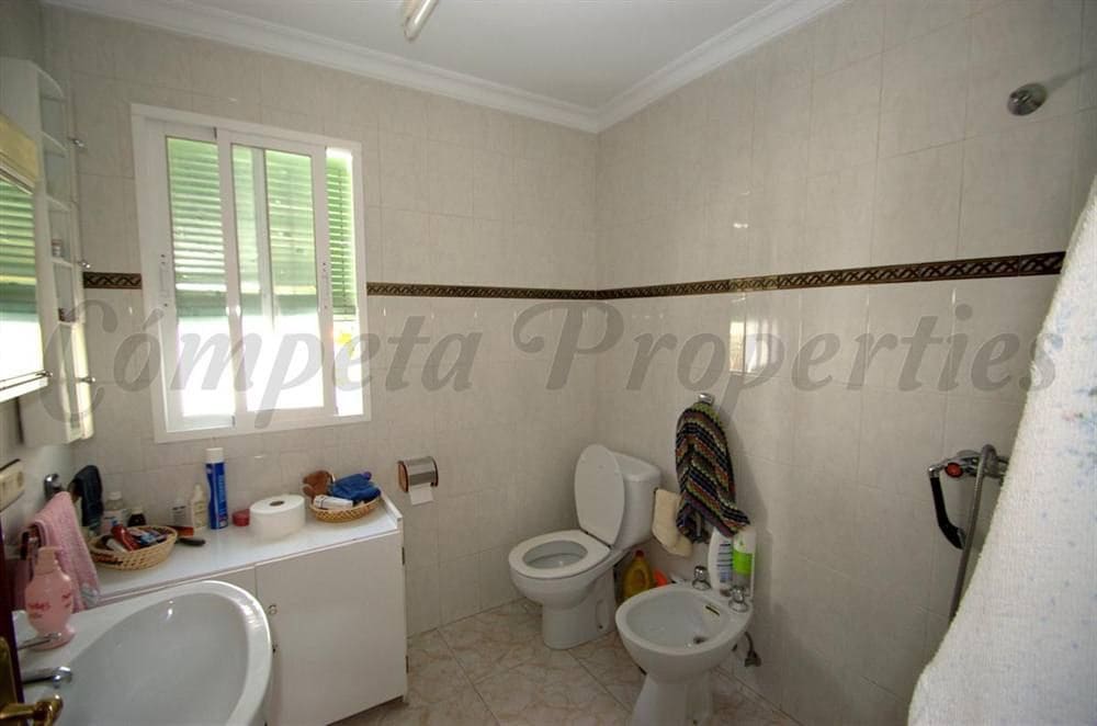 8 Zimmer Haus zu verkaufen in Competa mit Garage - 390.000 € (Ref: 10076321)