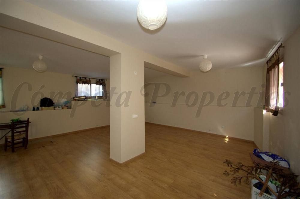 8 Zimmer Haus zu verkaufen in Competa mit Garage - 390.000 € (Ref: 10076321)