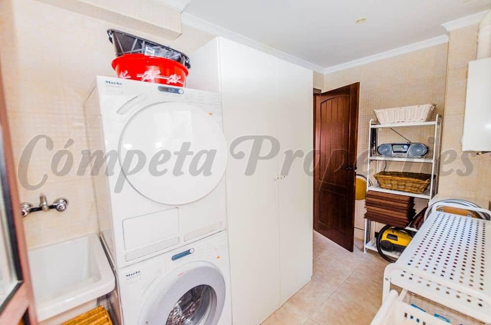 Casa de 3 habitaciones en Cómpeta en venta - 259.000 € (Ref: 10076322)
