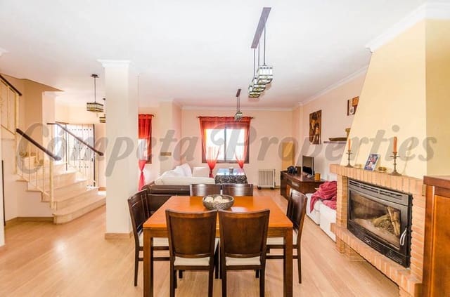 Casa de 3 habitaciones en Cómpeta en venta - 259.000 € (Ref: 10076322)