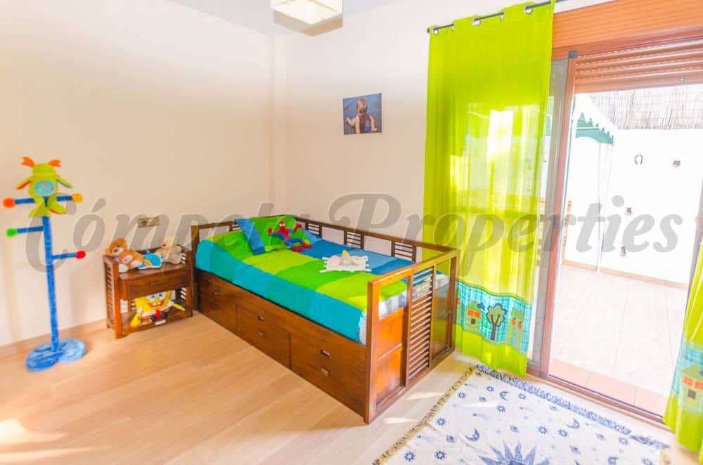 Casa de 3 habitaciones en Cómpeta en venta - 259.000 € (Ref: 10076322)