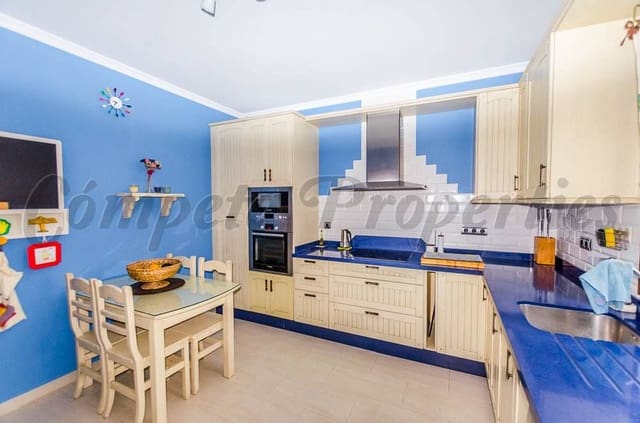 Casa de 3 habitaciones en Cómpeta en venta - 259.000 € (Ref: 10076322)