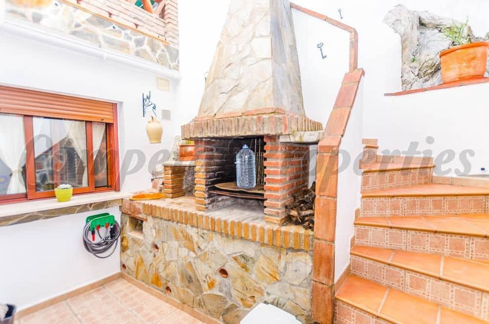Casa de 3 habitaciones en Cómpeta en venta - 259.000 € (Ref: 10076322)