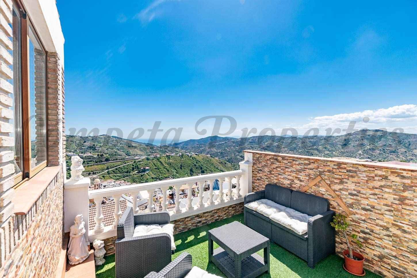 Casa de 3 habitaciones en Cómpeta en venta - 280.000 € (Ref: 10076329)