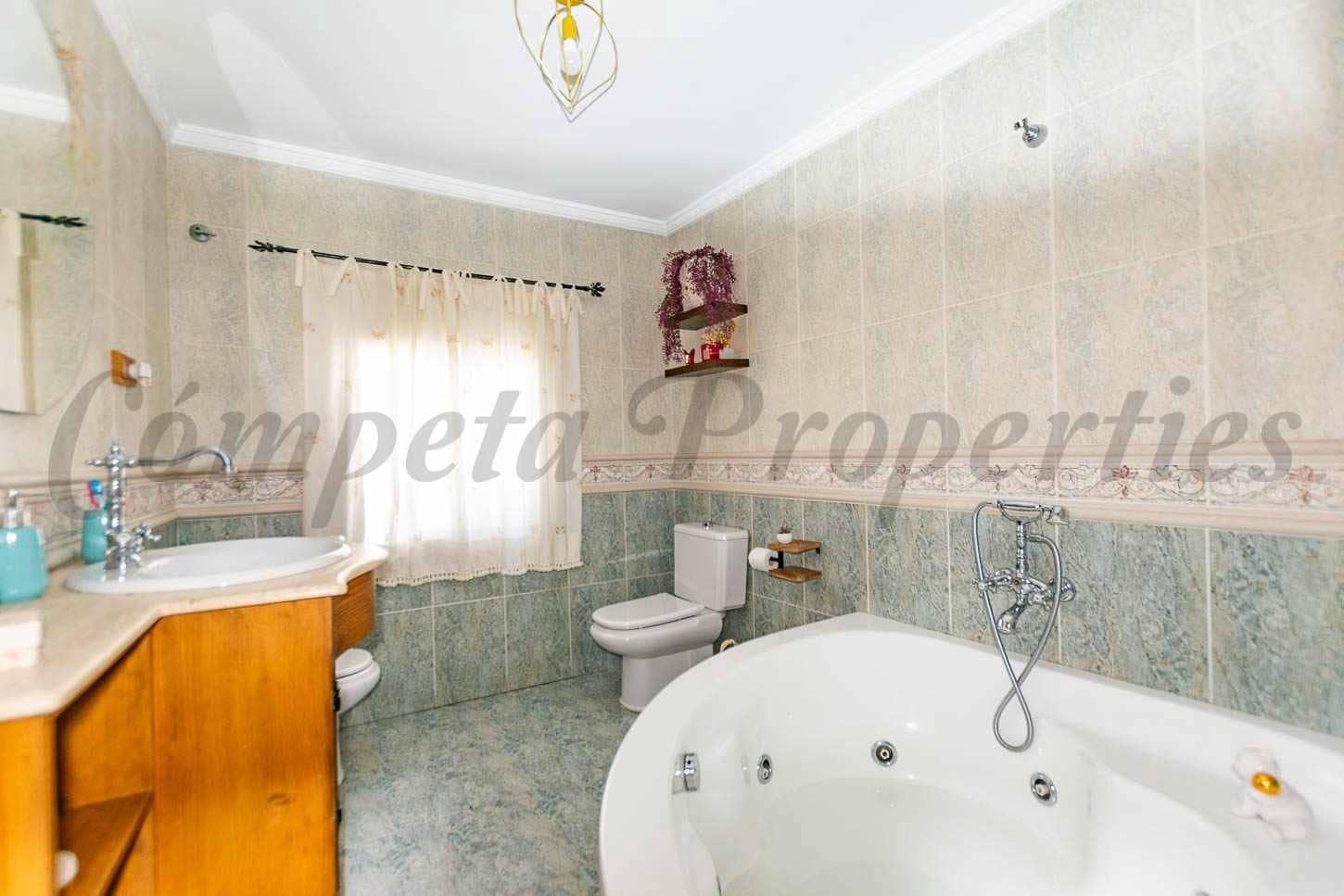Casa de 3 habitaciones en Cómpeta en venta - 280.000 € (Ref: 10076329)