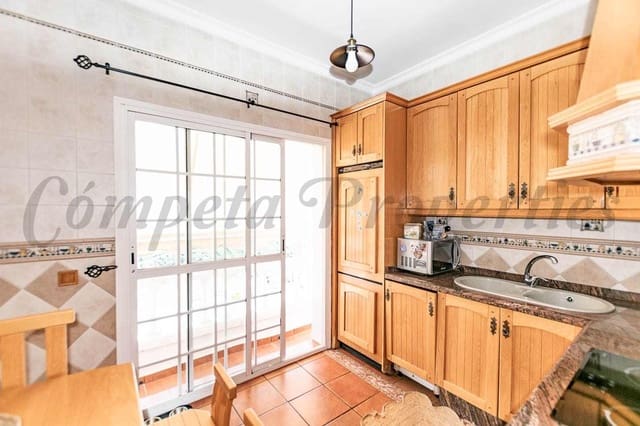 Casa de 3 habitaciones en Cómpeta en venta - 280.000 € (Ref: 10076329)