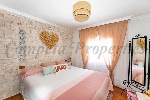 Casa de 3 habitaciones en Cómpeta en venta - 280.000 € (Ref: 10076329)