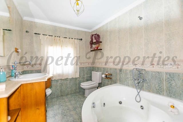 Casa de 3 habitaciones en Cómpeta en venta - 280.000 € (Ref: 10076329)