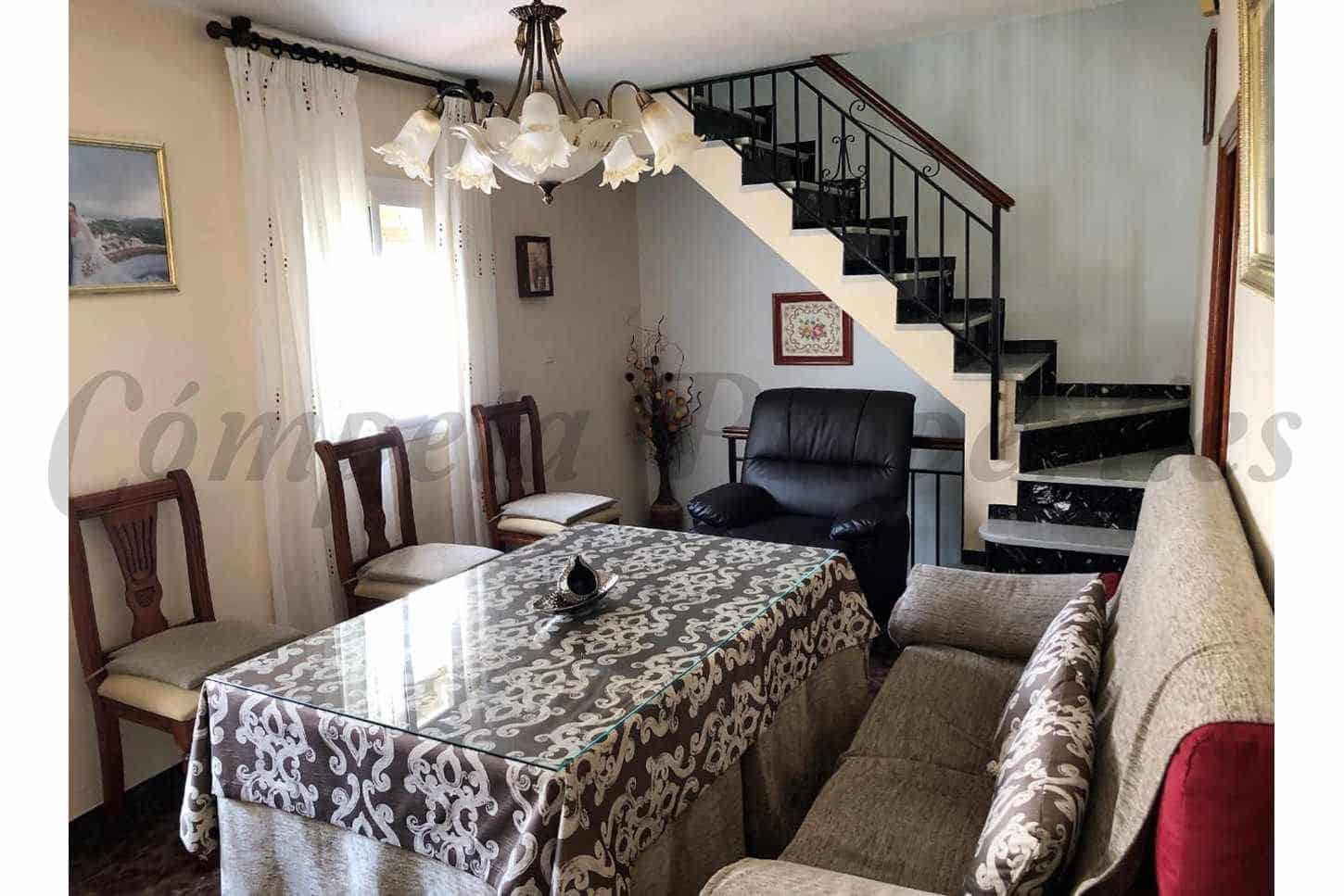 Casa de 3 habitaciones en Cómpeta en venta - 170.000 € (Ref: 10076333)
