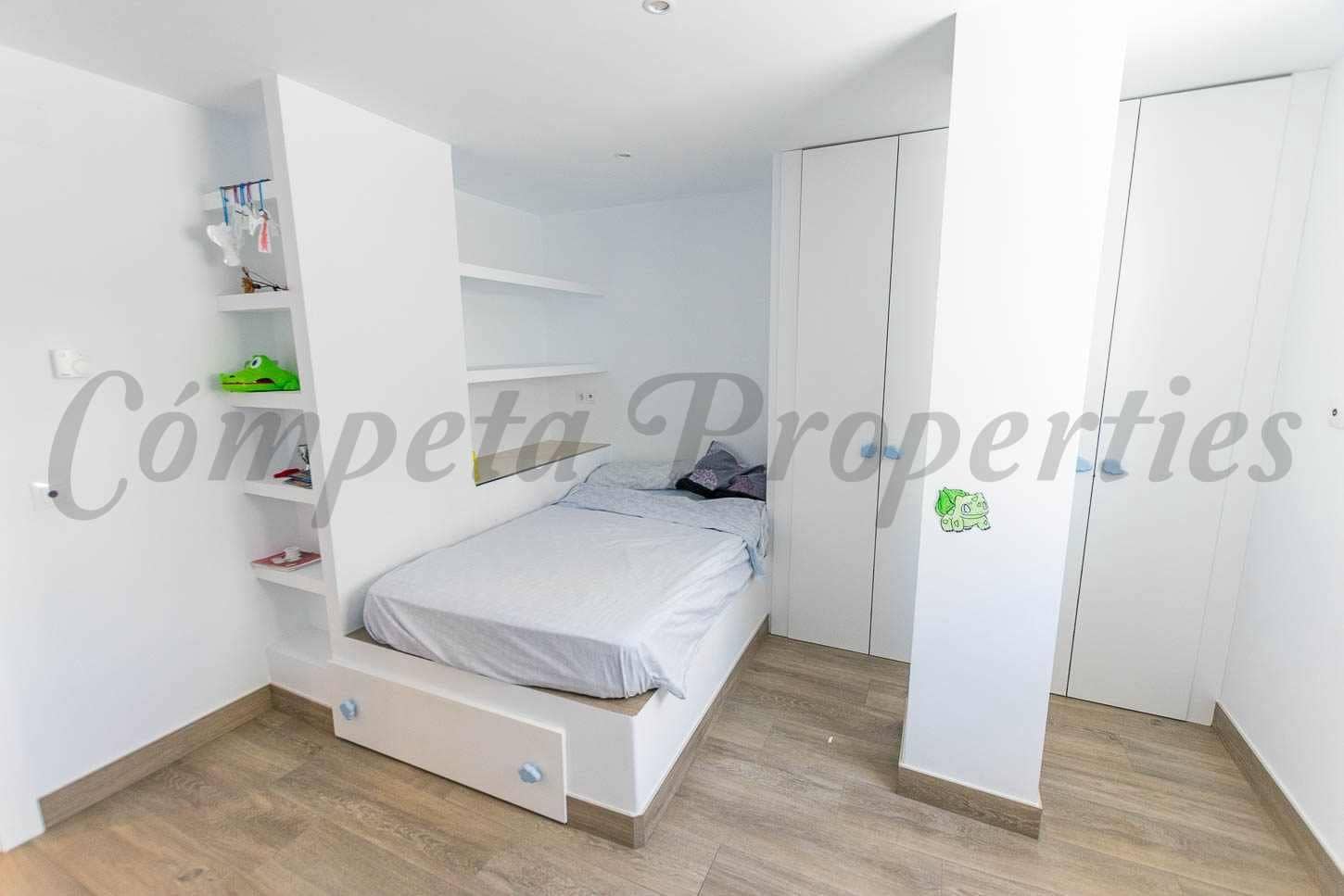 4 makuuhuone Omakotitalo myytävänä paikassa Competa - 445 000 € (Ref: 10076337)