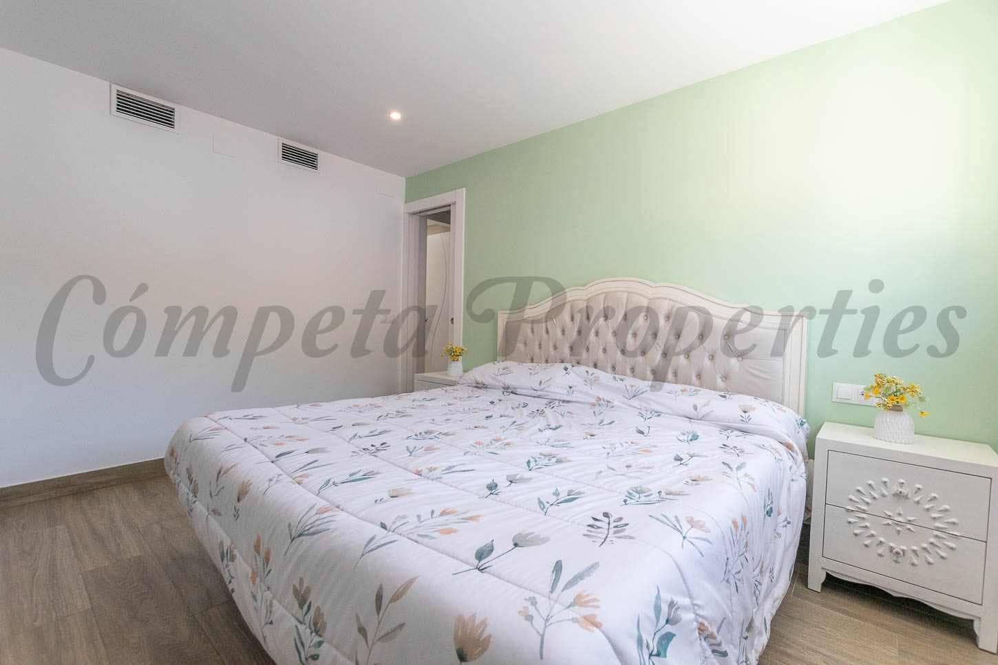 4 makuuhuone Omakotitalo myytävänä paikassa Competa - 445 000 € (Ref: 10076337)