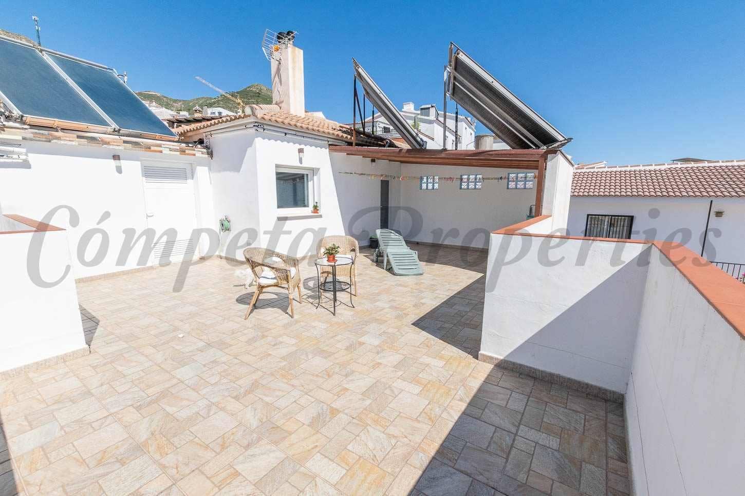 4 makuuhuone Omakotitalo myytävänä paikassa Competa - 445 000 € (Ref: 10076337)