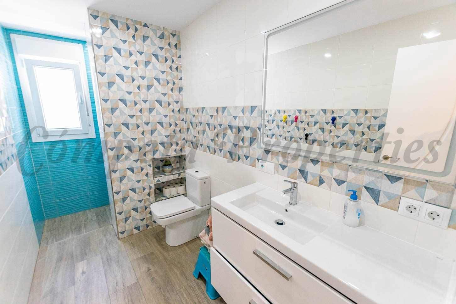 4 makuuhuone Omakotitalo myytävänä paikassa Competa - 445 000 € (Ref: 10076337)