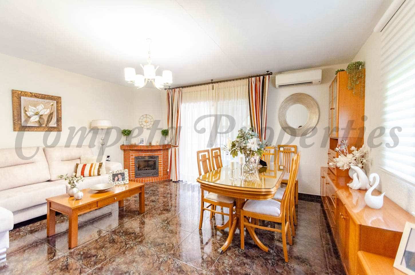Casa de 3 habitaciones en Cómpeta en venta con garaje - 378.000 € (Ref: 10076352)