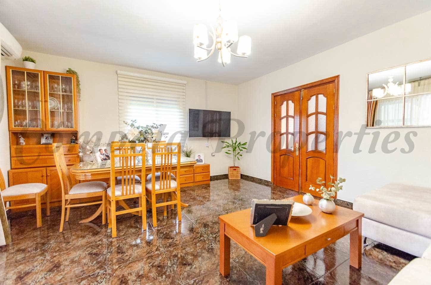 Casa de 3 habitaciones en Cómpeta en venta con garaje - 378.000 € (Ref: 10076352)