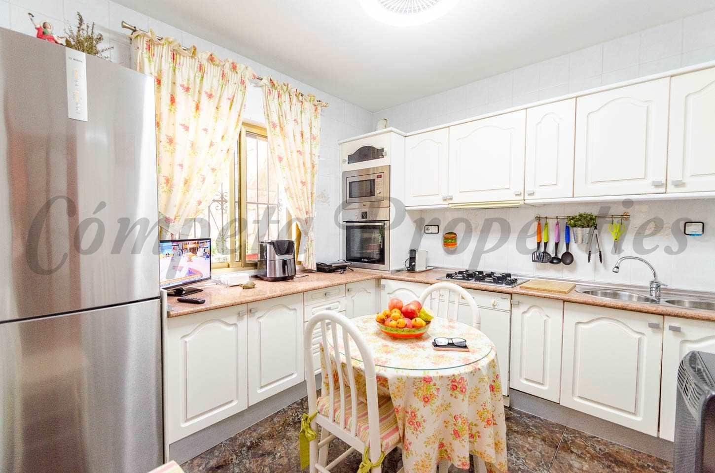 Casa de 3 habitaciones en Cómpeta en venta con garaje - 378.000 € (Ref: 10076352)
