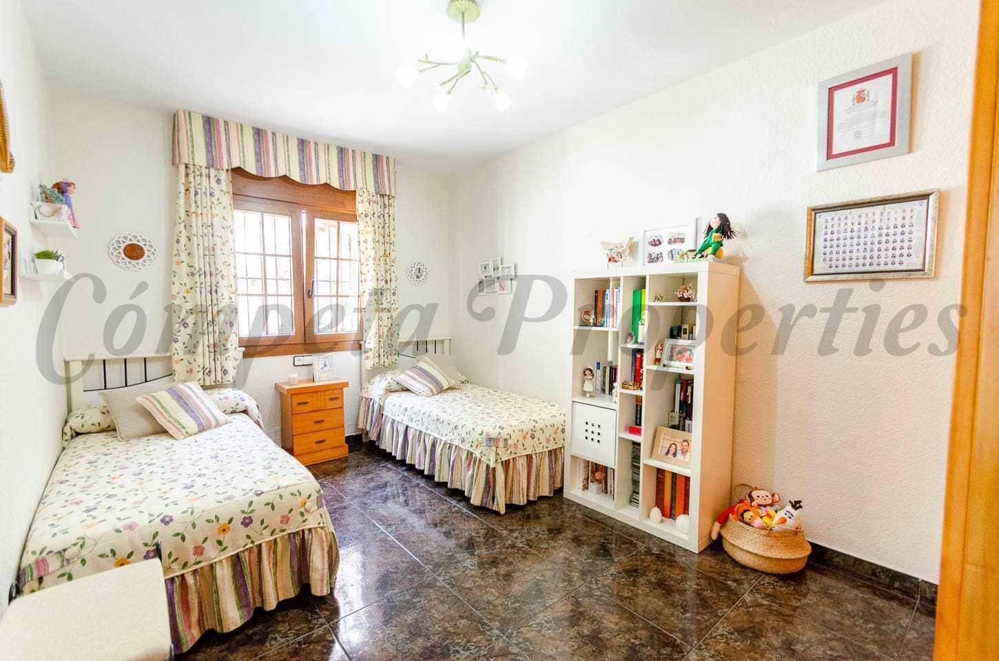 Casa de 3 habitaciones en Cómpeta en venta con garaje - 378.000 € (Ref: 10076352)
