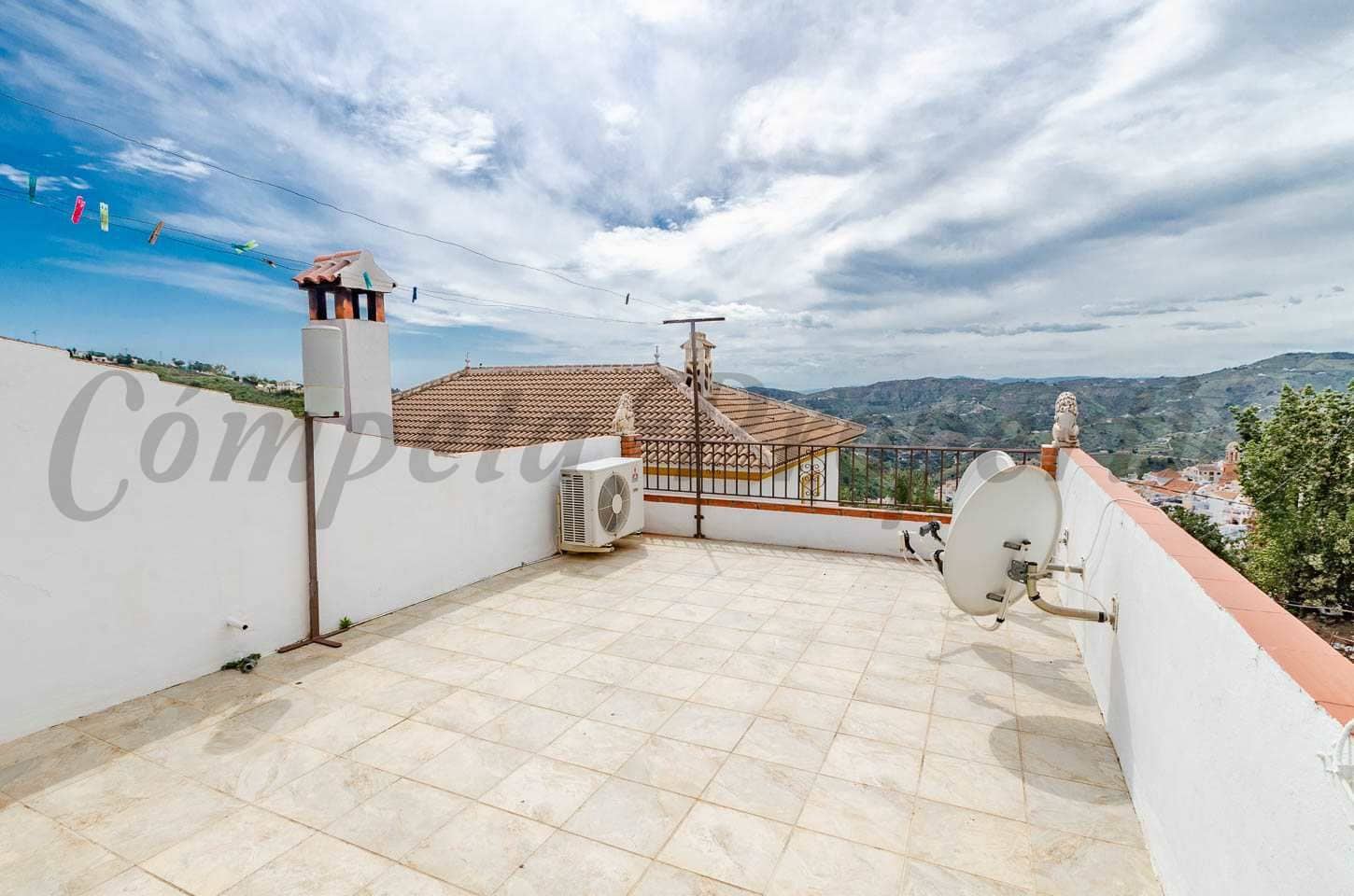 Casa de 3 habitaciones en Cómpeta en venta con garaje - 378.000 € (Ref: 10076352)