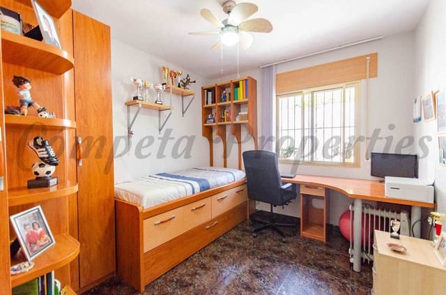 Casa de 3 habitaciones en Cómpeta en venta con garaje - 378.000 € (Ref: 10076352)