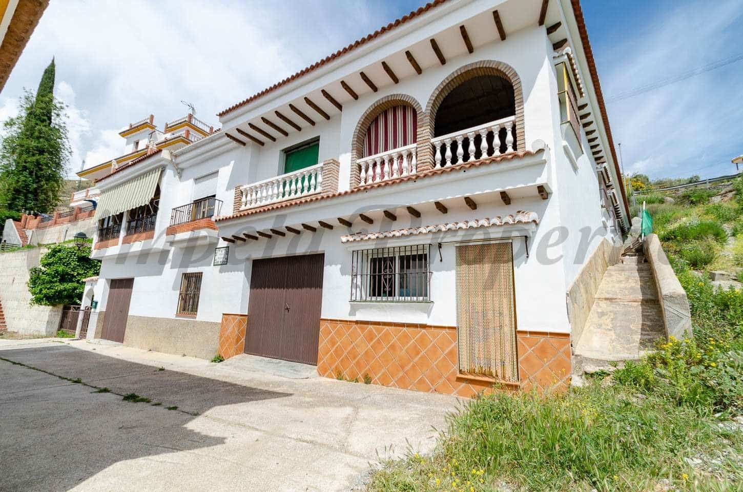 Casa de 3 habitaciones en Cómpeta en venta con garaje - 378.000 € (Ref: 10076352)