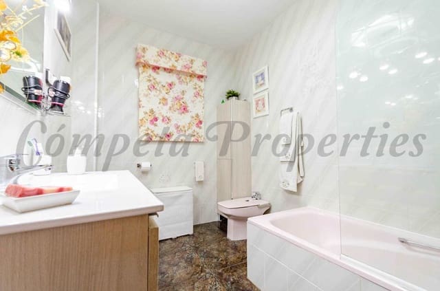 Casa de 3 habitaciones en Cómpeta en venta con garaje - 378.000 € (Ref: 10076352)