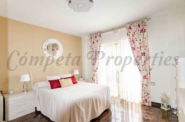 Casa de 3 habitaciones en Cómpeta en venta con garaje - 378.000 € (Ref: 10076352)
