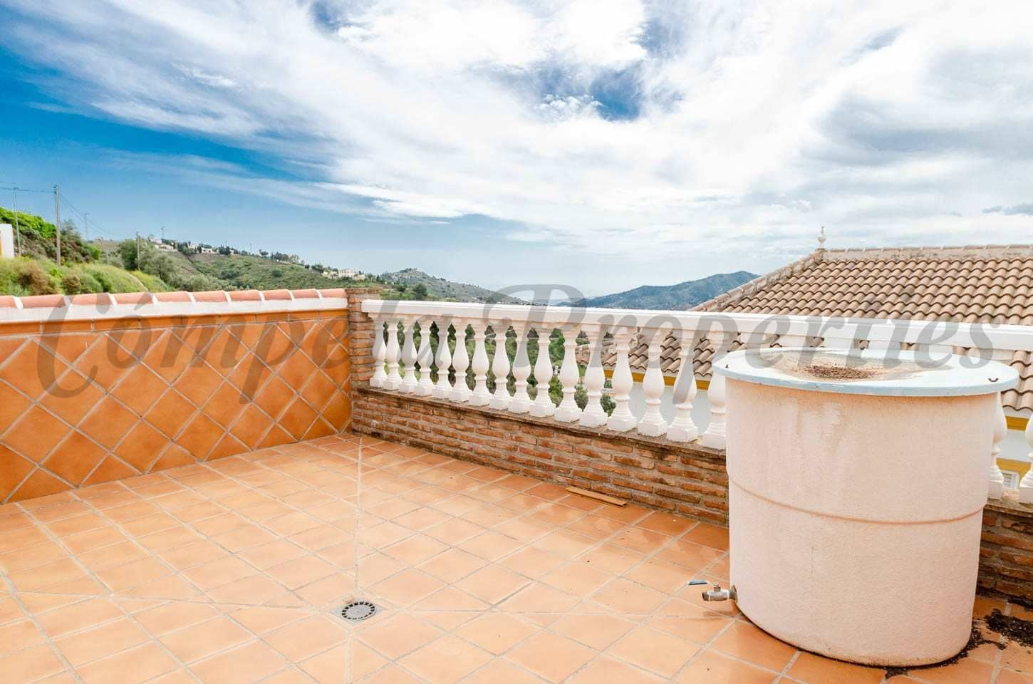 Casa de 3 habitaciones en Cómpeta en venta con garaje - 378.000 € (Ref: 10076352)