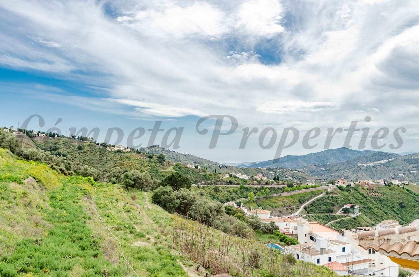 Casa de 3 habitaciones en Cómpeta en venta con garaje - 378.000 € (Ref: 10076352)