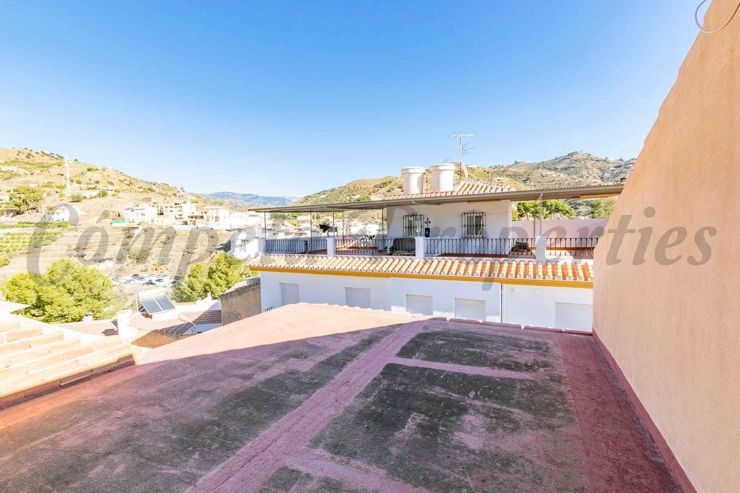 Casa de 4 habitaciones en Algarrobo en venta con garaje - 229.000 € (Ref: 10076356)