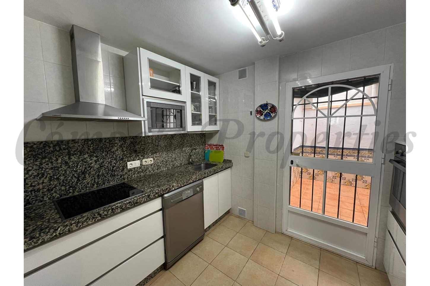 4 Zimmer Haus zu vermieten in Nerja mit Pool - 1.050 € (Ref: 10076359)