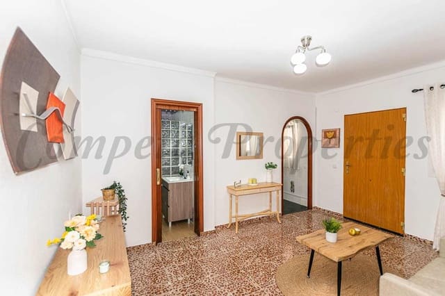 4 Zimmer Haus zu vermieten in Sayalonga - 950 € (Ref: 10076363)