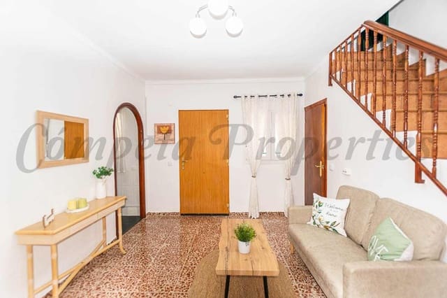 4 Zimmer Haus zu vermieten in Sayalonga - 950 € (Ref: 10076363)