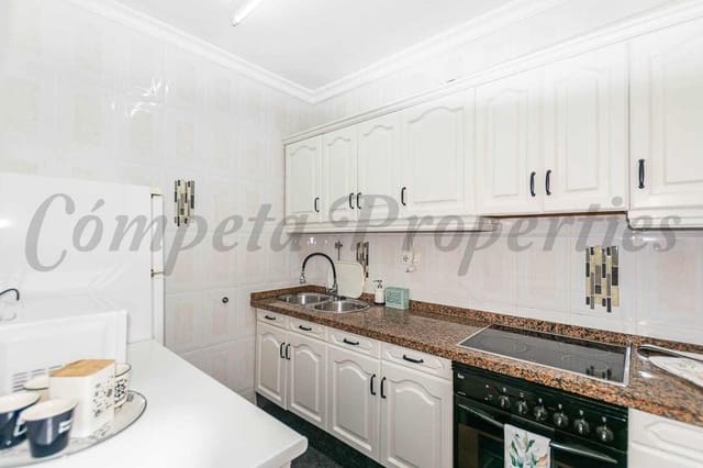 4 Zimmer Haus zu vermieten in Sayalonga - 950 € (Ref: 10076363)