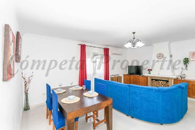 4 Zimmer Haus zu vermieten in Sayalonga - 950 € (Ref: 10076363)