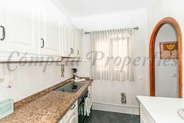 4 Zimmer Haus zu vermieten in Sayalonga - 950 € (Ref: 10076363)