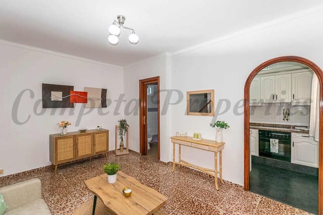 4 Zimmer Haus zu vermieten in Sayalonga - 950 € (Ref: 10076363)
