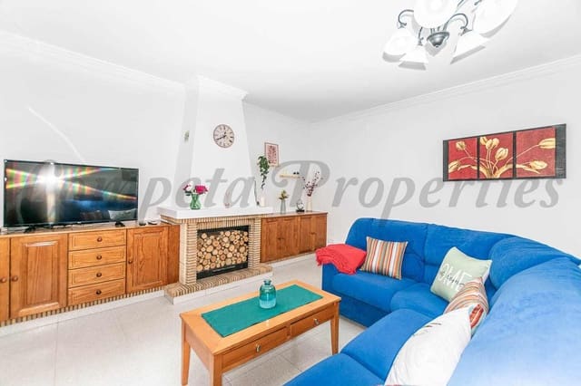 4 Zimmer Haus zu vermieten in Sayalonga - 950 € (Ref: 10076363)