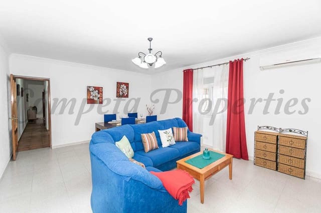 4 Zimmer Haus zu vermieten in Sayalonga - 950 € (Ref: 10076363)