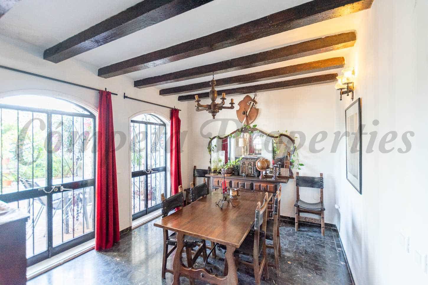 2 soveværelse Rækkehus til leje i Nerja - € 850 (Ref: 10076367)
