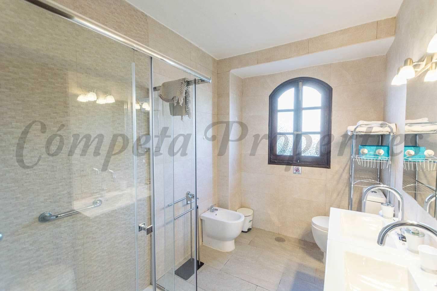2 soveværelse Rækkehus til leje i Nerja - € 850 (Ref: 10076367)