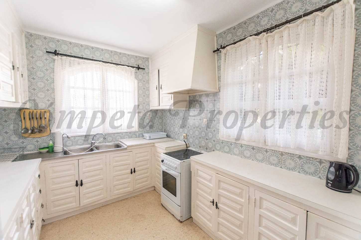 2 soveværelse Rækkehus til leje i Nerja - € 850 (Ref: 10076367)