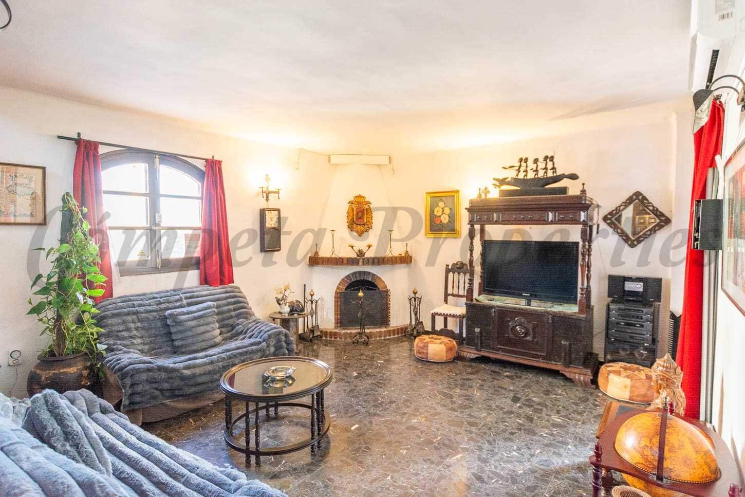 2 soveværelse Rækkehus til leje i Nerja - € 850 (Ref: 10076367)