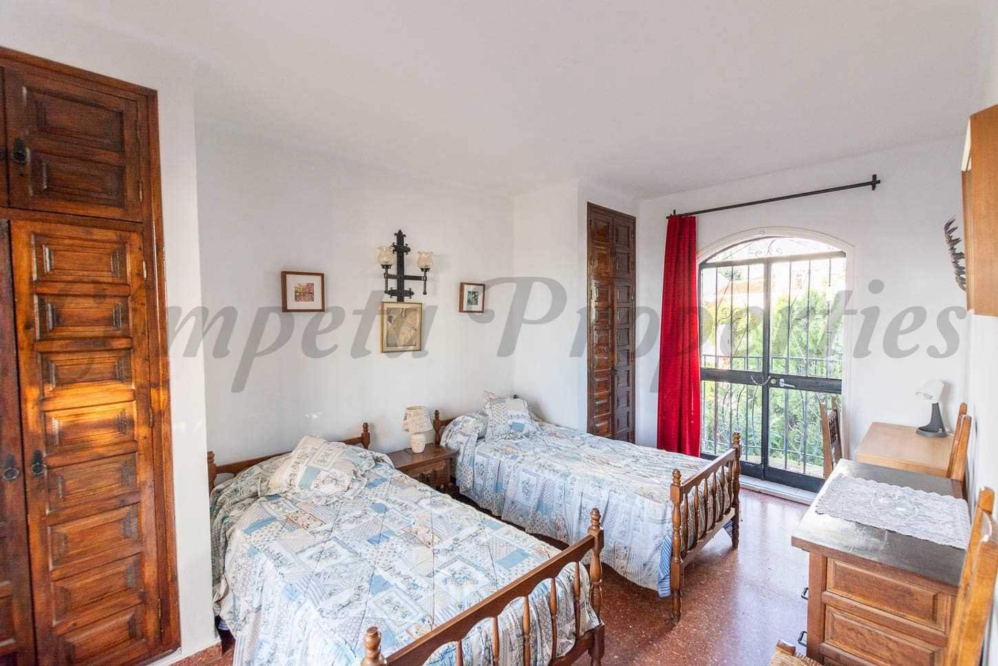 2 soveværelse Rækkehus til leje i Nerja - € 850 (Ref: 10076367)