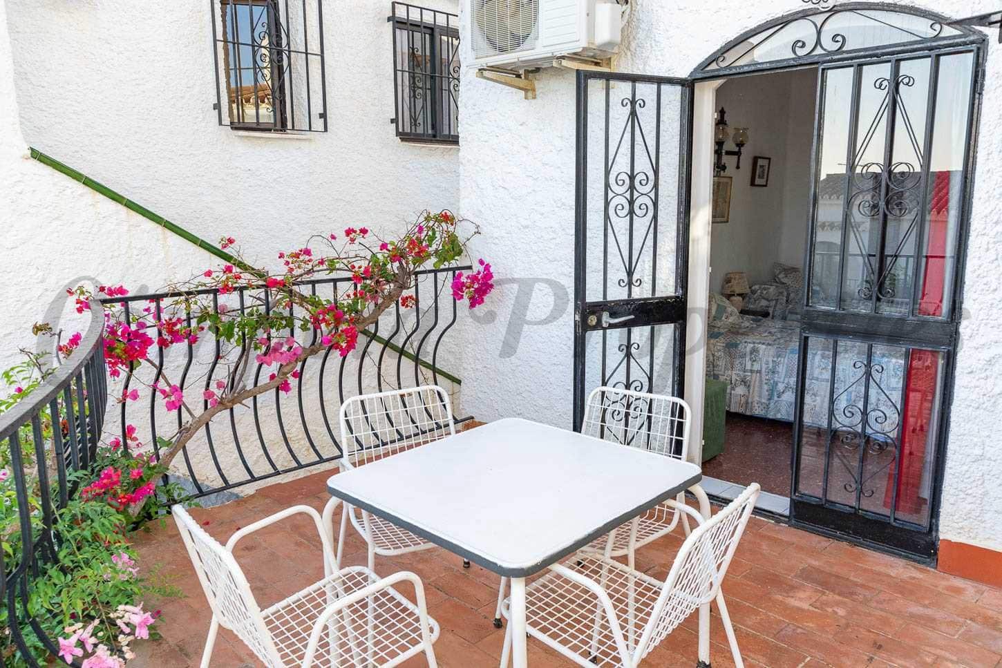 2 soveværelse Rækkehus til leje i Nerja - € 850 (Ref: 10076367)