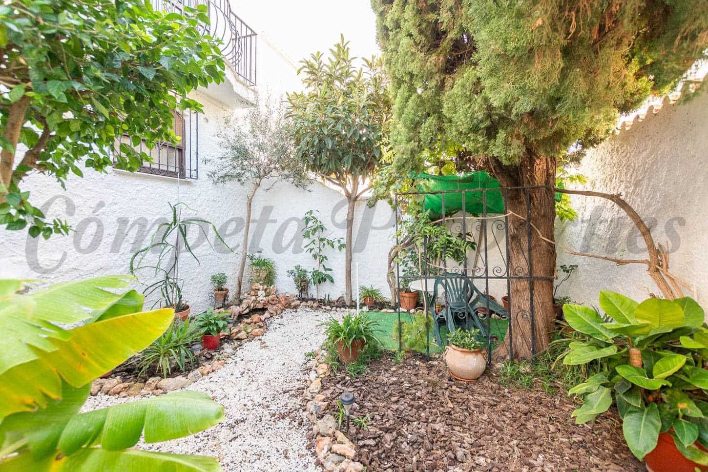 2 soveværelse Rækkehus til leje i Nerja - € 850 (Ref: 10076367)